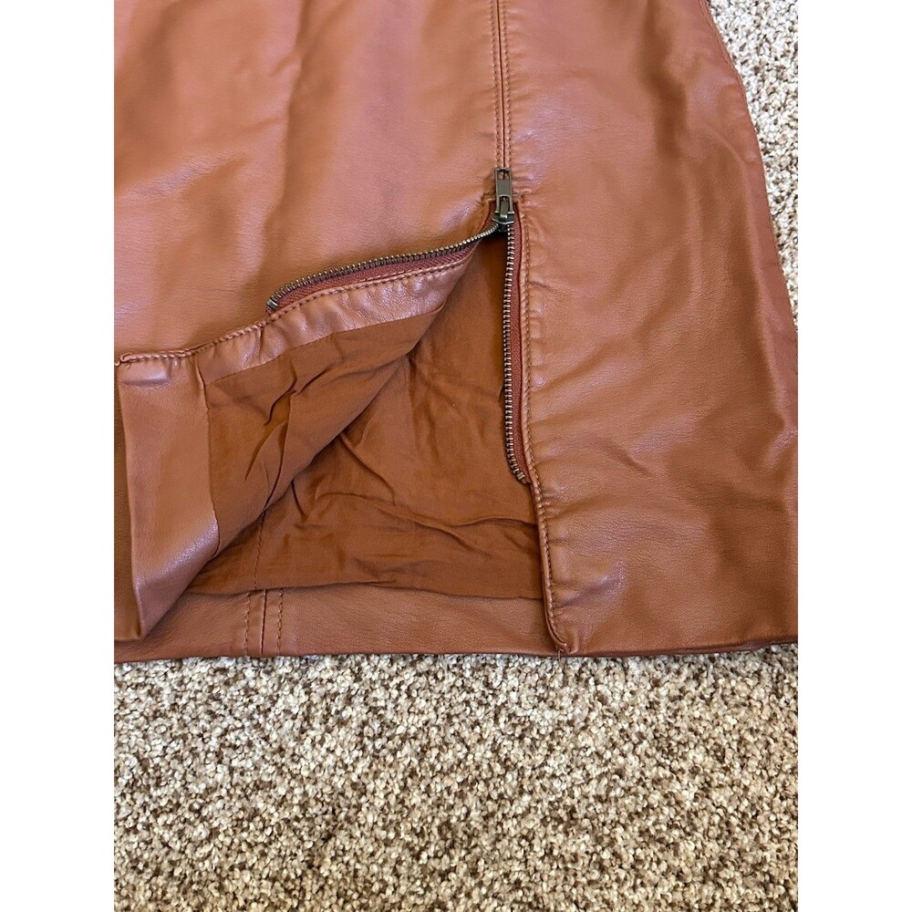 Free People faux leather mini skirt brown Sz. 8 front zipper slit buckle details - Picture 8 of 12